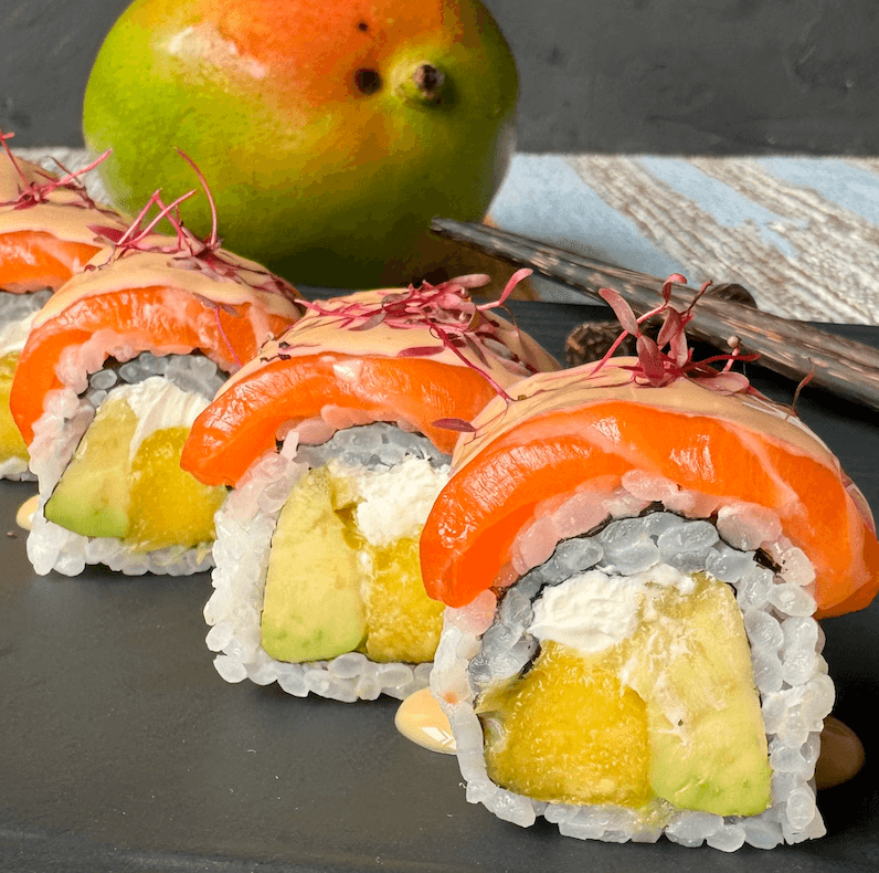 Лама ролл с карамельным соусом Лама ролл с карамельным соусом